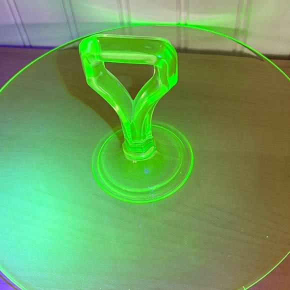 Green Uranium Glass Serving Stand w/ Handle - Picture 4 of 4